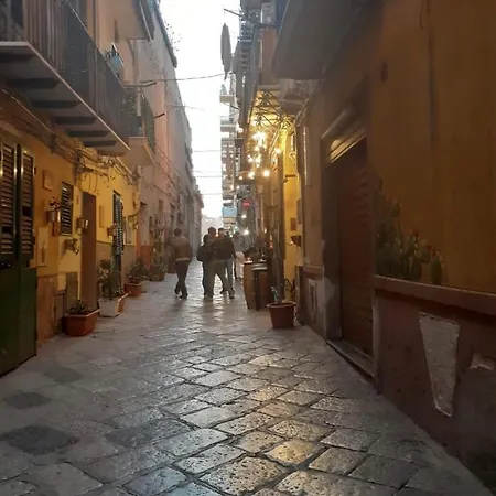 Vacanza Centro Mercato Ballaro' בית נופש